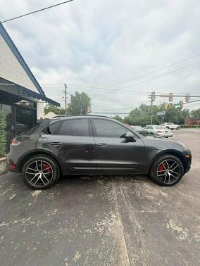 2022 Porsche Macan Base