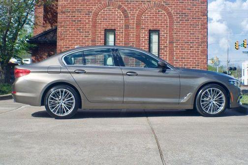 Metallic 2018 BMW 530 i
