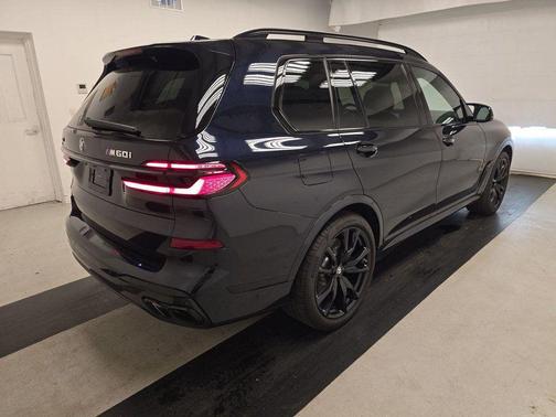 2025 BMW X7 M60i