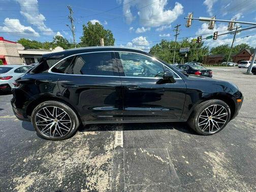 2022 Porsche Macan Base