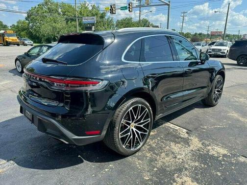 2022 Porsche Macan Base