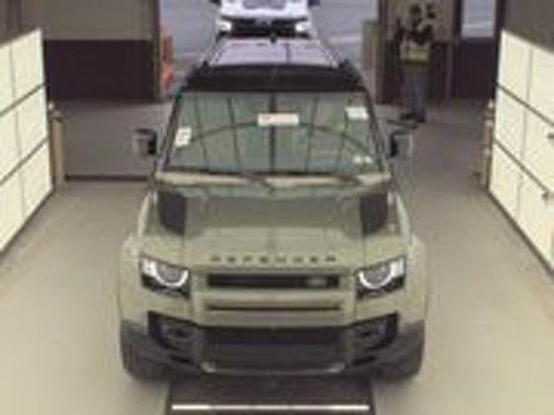 2024 Land Rover Defender P400 X-Dynamic SE