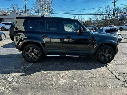 2024 Land Rover Defender P500 SE