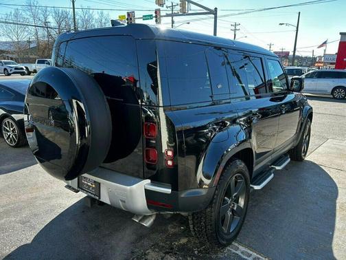 2024 Land Rover Defender P500 SE