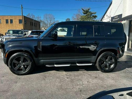 2024 Land Rover Defender P500 SE