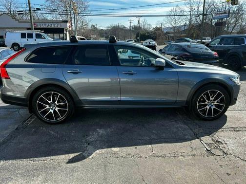 2018 Volvo V90 Cross Country T6