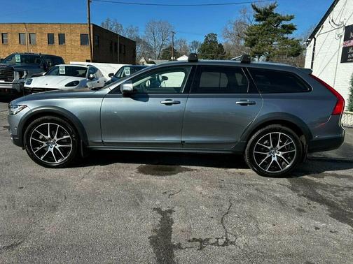 2018 Volvo V90 Cross Country T6