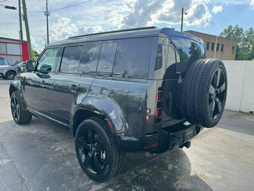 2024 Land Rover Defender P400 X-Dynamic SE