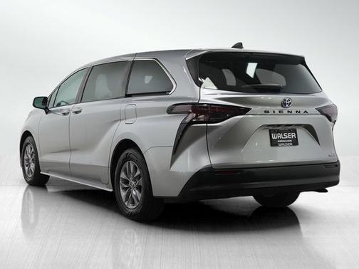 2023 Toyota Sienna LE