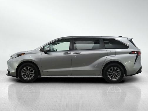 2021 Toyota Sienna XLE