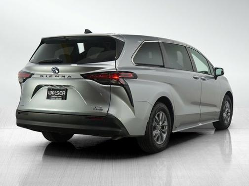 2021 Toyota Sienna XLE