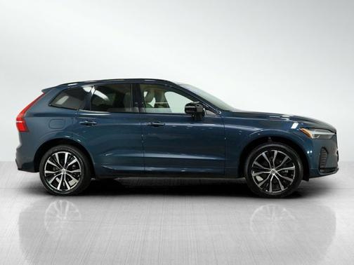 2024 Volvo XC60 Plus Dark Theme