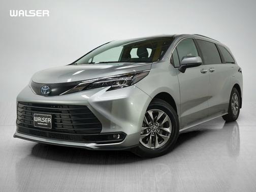 2025 Toyota Sienna XLE