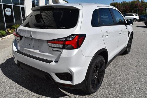 White Diamond 2027 Mitsubishi Outlander Sport 2.0 LE
