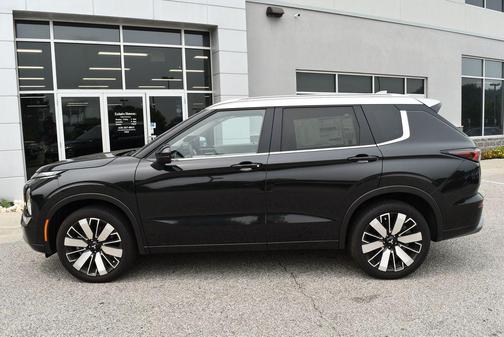 Black Diamond/Alloy Silver Roof 2025 Mitsubishi Outlander SEL S-AWC