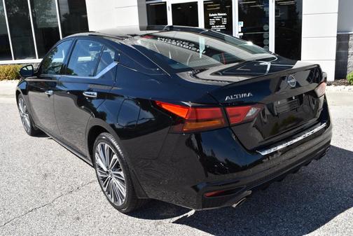Super Black Clearcoat 2023 Nissan Altima 2.5 SL