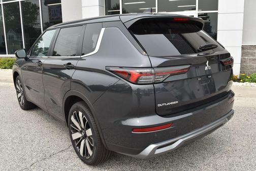 Graphite Gray 2025 Mitsubishi Outlander