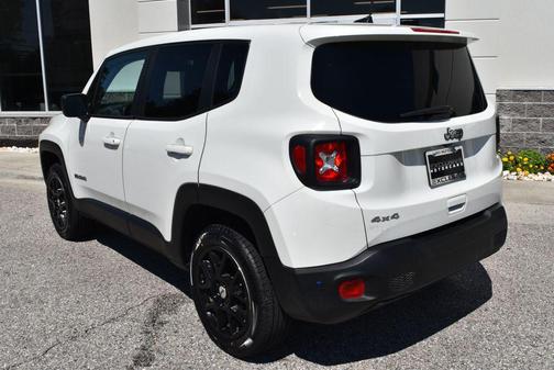 Alpine White Clearcoat 2023 Jeep Renegade Latitude