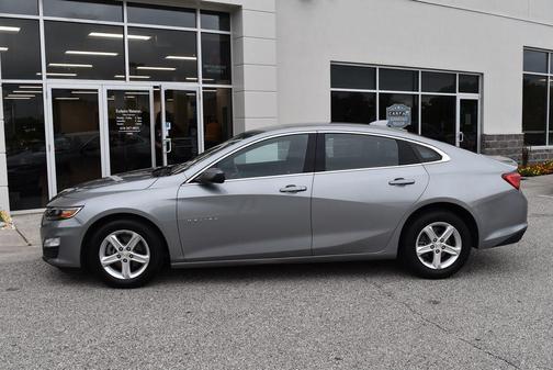 Sterling Gray Metallic 2024 Chevrolet Malibu FWD 1LT