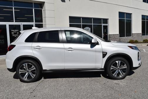 Diamond White 2027 Mitsubishi Outlander Sport 2.0 ES