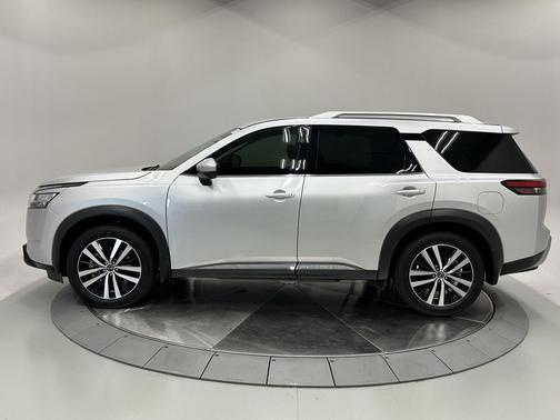 2023 Nissan Pathfinder Platinum 4WD