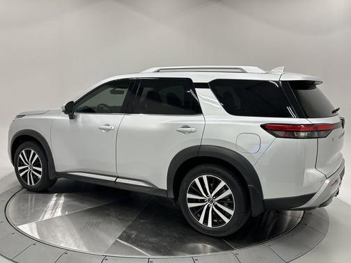 2023 Nissan Pathfinder Platinum 4WD