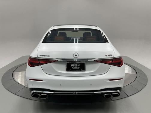 MANUFAKTUR Moonlight White Metallic 2024 Mercedes-Benz AMG S 63 E 4MATIC