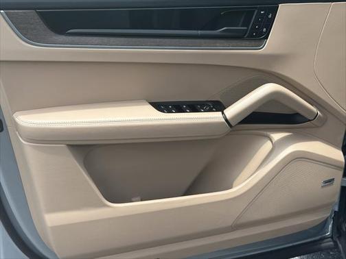 2024 Porsche Cayenne Base