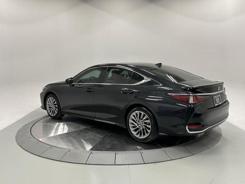 2024 Lexus ES 300h Luxury