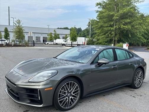 2025 Porsche Panamera 4