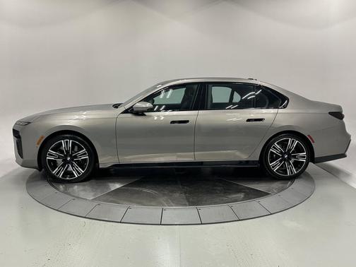 2024 BMW 740 740i