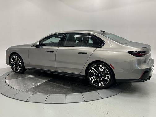 2024 BMW 740 740i