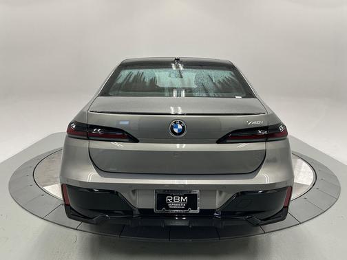 2024 BMW 740 740i