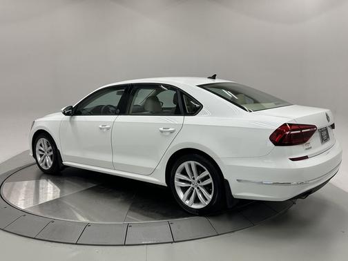 2019 Volkswagen Passat 2.0T Wolfsburg Edition