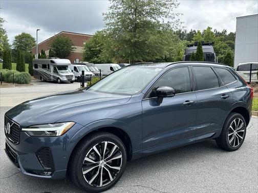 2023 Volvo XC60 B5 Ultimate Dark Theme