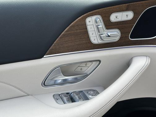 White 2025 Mercedes-Benz GLE 350 4MATIC