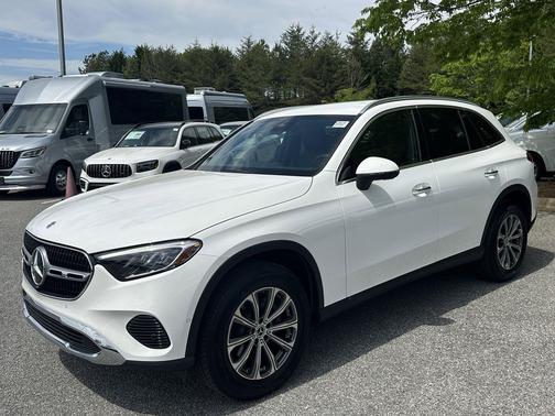 White 2025 Mercedes-Benz GLC 300 4MATIC
