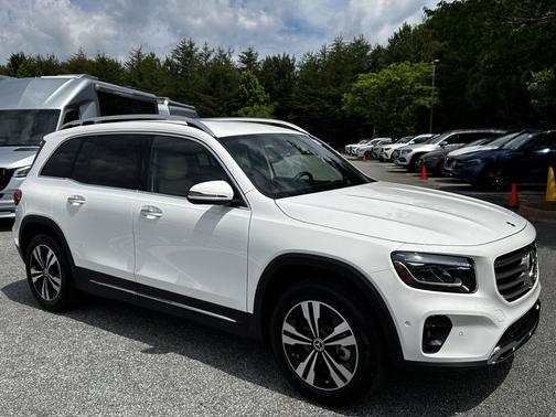 White 2025 Mercedes-Benz GLB 250 4MATIC