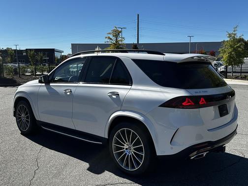 White 2027 Mercedes-Benz GLE 450 4MATIC
