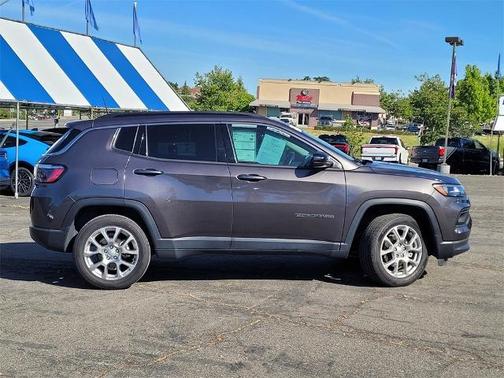 2022 Jeep Compass LATITUDE LUX