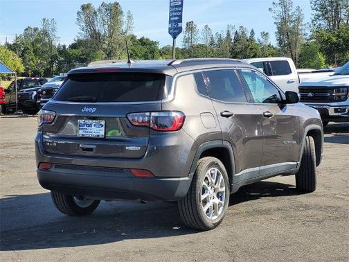 2022 Jeep Compass LATITUDE LUX
