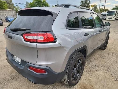 2017 Jeep Cherokee SPORT