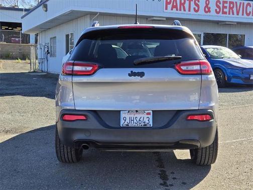2017 Jeep Cherokee SPORT