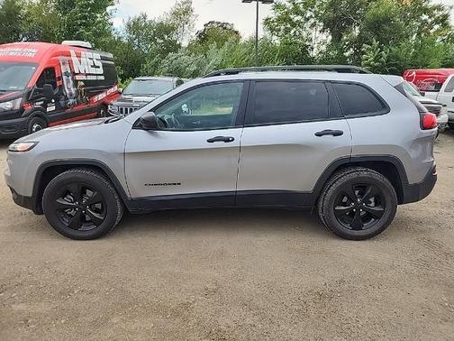 2017 Jeep Cherokee SPORT