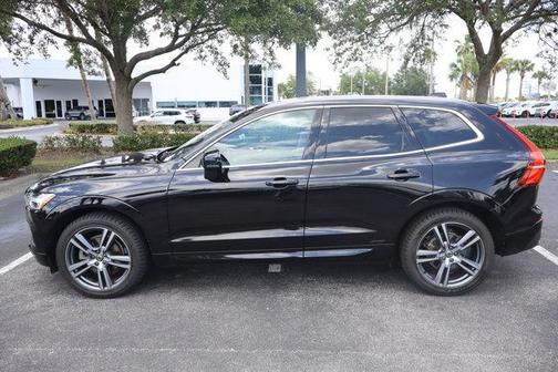 Onyx Black Metallic 2020 Volvo XC60 T5 Momentum