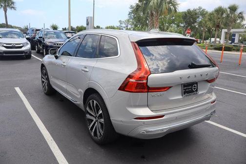 2023 Volvo XC60 B5 Ultimate Bright Theme