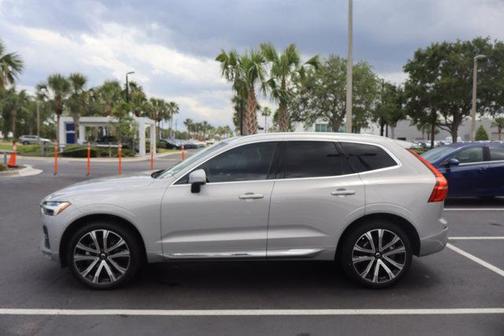 2023 Volvo XC60 B5 Ultimate Bright Theme