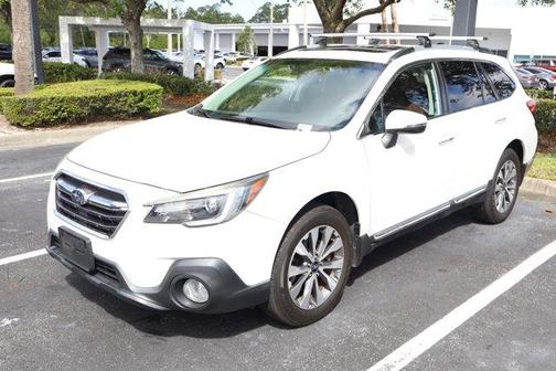 Crystal White Pearl 2019 Subaru Outback 2.5i Touring