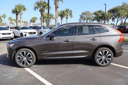 2022 Volvo XC60 B5 Momentum