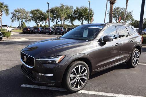 2022 Volvo XC60 B5 Momentum